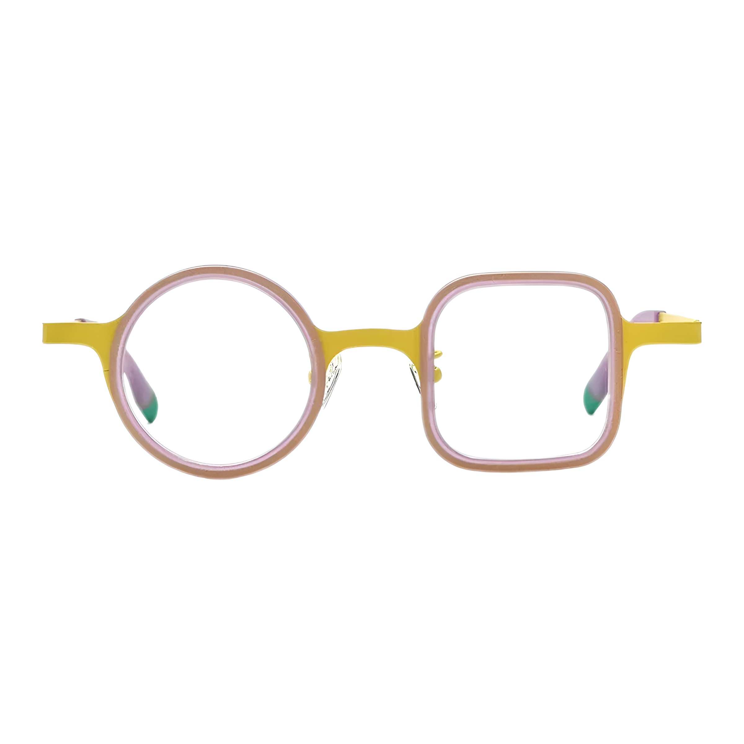 Vue de face d'une paire de lunettes rondes et carrées au design asymétrique, avec une structure en titane jaune et des cerclages en acétate rose poudré
